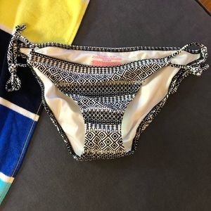 Victoria’s Secret Bikini Bottoms M